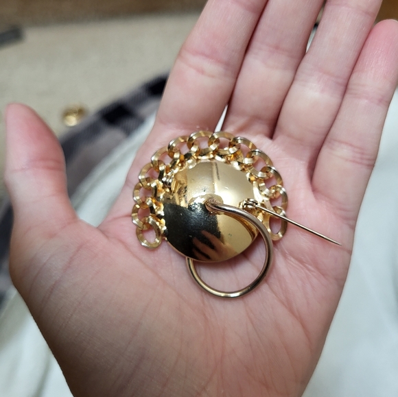 Gold Tone Leaf Brooch! - Picture 5 of 9